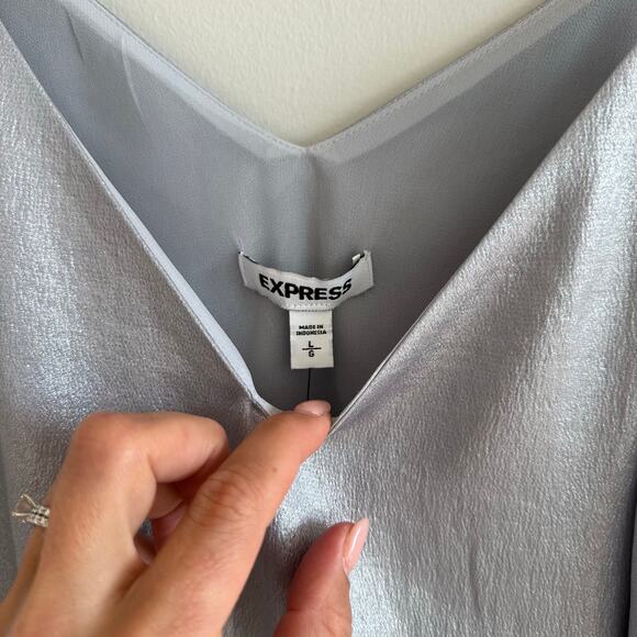 Express Cami Strap V-Neck Tank Silver L NWT - Picture 3 of 8